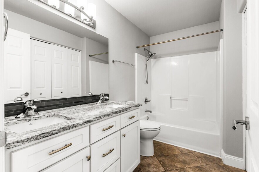 More Photos Of 8137 SW Seneca St, Tualatin Flex For Sale