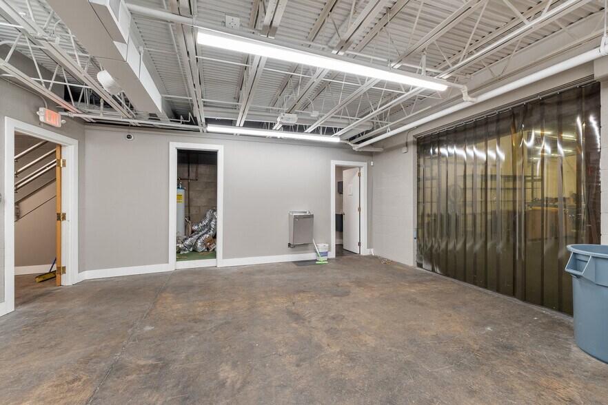 More Photos Of 1537-1545 Hansford St, Charleston Light Distribution For Lease