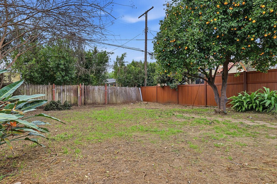 More Photos Of 10714 Valley Spring Ln, North Hollywood Apartments For Sale