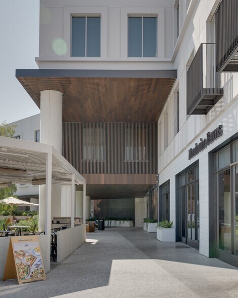 More Photos Of 11911 San Vicente Blvd, Los Angeles Office For Lease