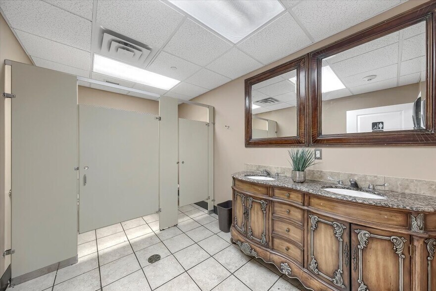 More Photos Of 8 Revolutionary Rd, Ossining Medical For Lease