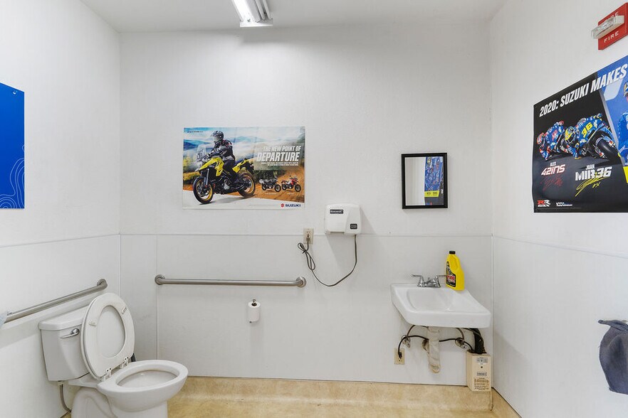 More Photos Of 111 Tennessee St, Vallejo Auto Dealership For Sale