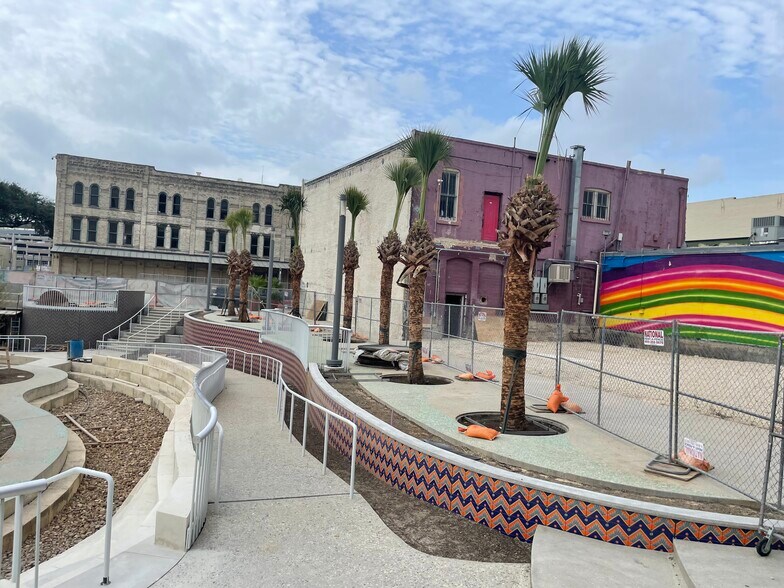 More Photos Of 327-331 W Commerce St, San Antonio Restaurant For Sale