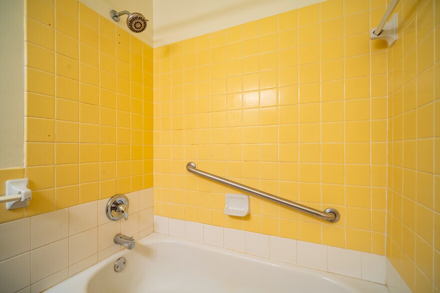 More Photos Of 17100 Van Aken Blvd, Cleveland Apartments For Sale