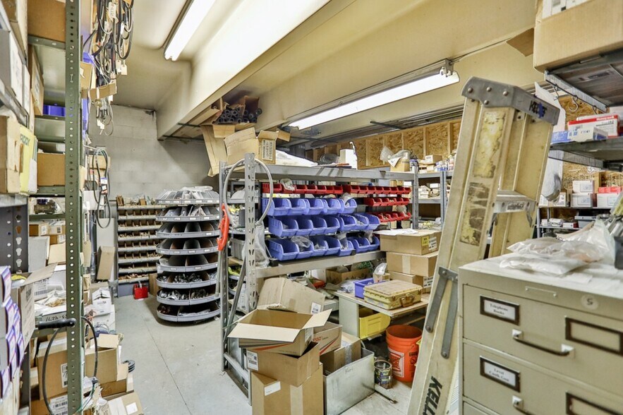 More Photos Of 711 3rd St, Marathon Manufacturing For Sale