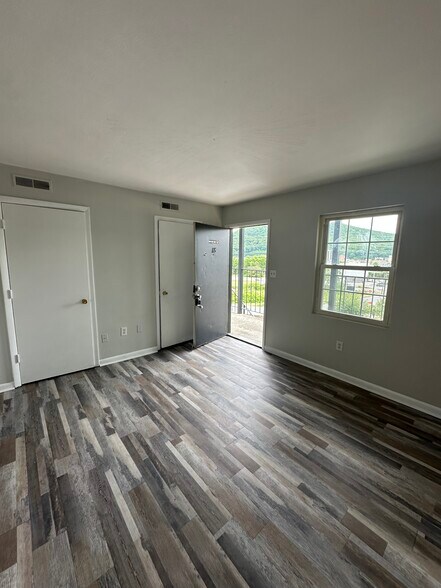 More Photos Of 2001 Lynn Ave SW, Roanoke Apartments For Sale