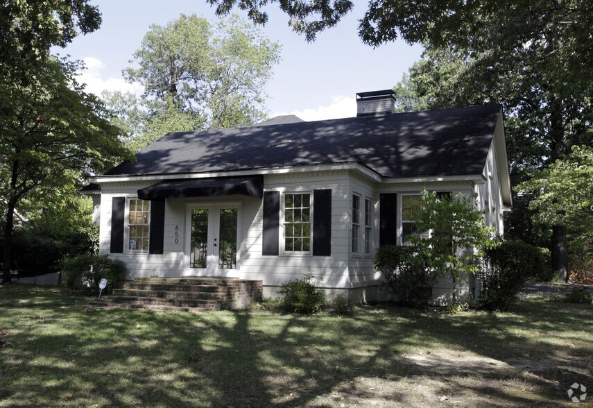 More Photos Of 650 S Perkins Rd, Memphis Freestanding For Lease