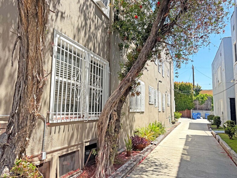 More Photos Of 636 N Spaulding Ave, Los Angeles Apartments For Sale