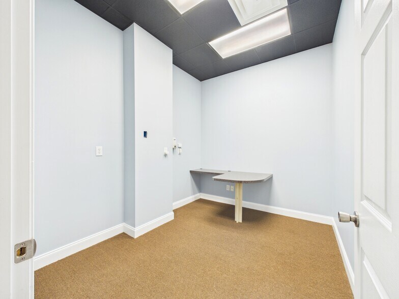 More Photos Of 7559 Kayne Blvd, Columbus Freestanding For Lease