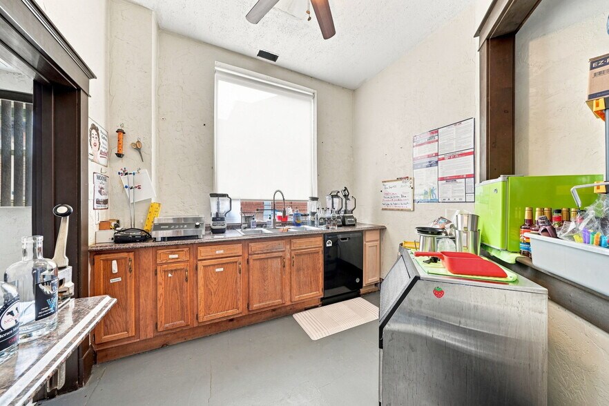 More Photos Of 68 W Maiden St, Washington Freestanding For Sale