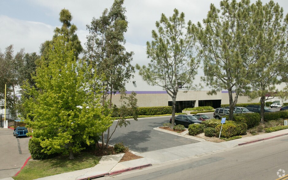 More Photos Of 8070 Arjons Dr, San Diego Warehouse For Lease