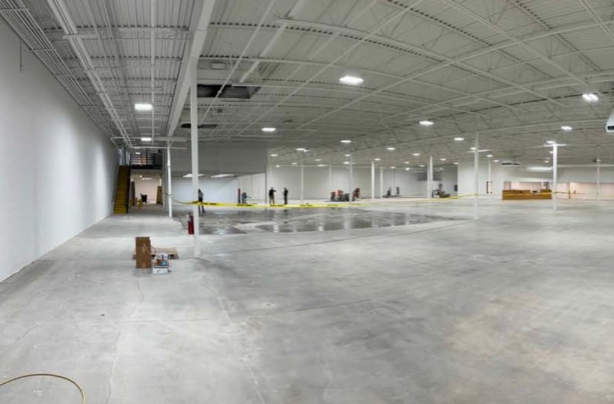 More Photos Of 6401 Colerain Ave, Cincinnati Supermarket For Lease