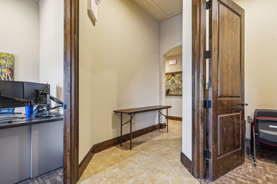 More Photos Of 2101 E Kirkwood Blvd, Southlake Office For Lease