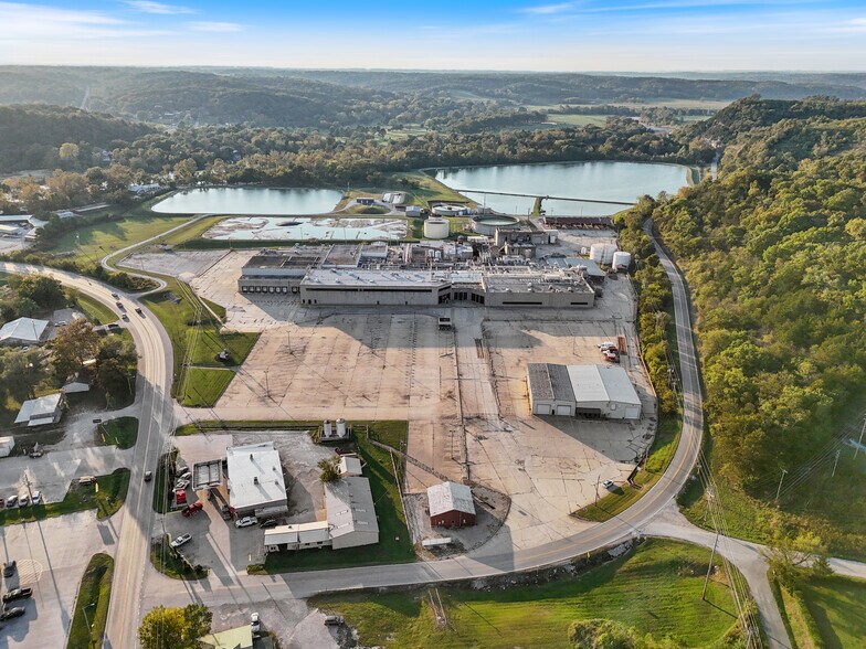 More Photos Of 100 Tyson Ave, Noel Manufacturing For Sale