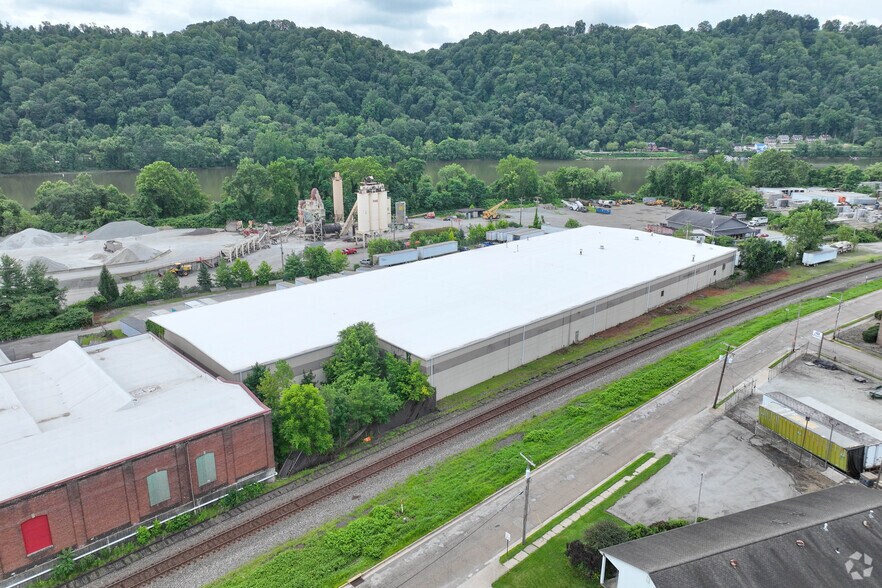 Primary Photo Of 997 Sherosky Way, Springdale Manufacturing For Sale
