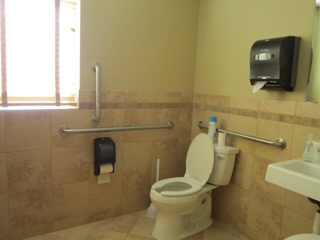 More Photos Of 913 Manor Dr NE, Spring Lake Park Office For Lease