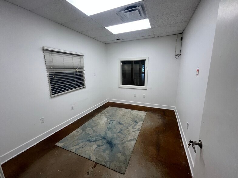 More Photos Of 1892 SE Federal Hwy, Stuart Storefront Retail Office For Sale