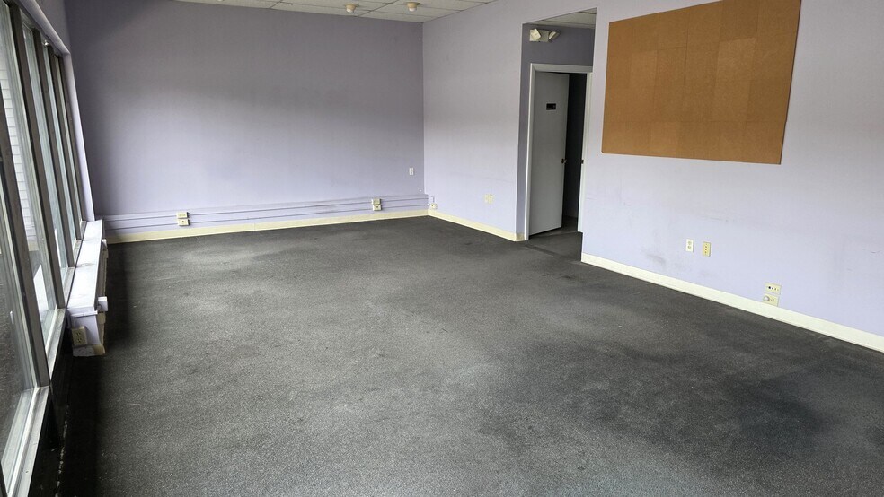 More Photos Of 122 Spring St, Southington Warehouse For Sale