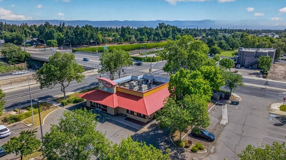 More Photos Of 501 S Chinowth St, Visalia Fast Food For Sale