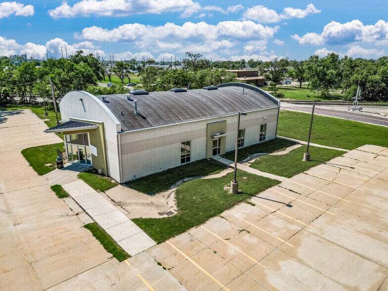 More Photos Of 500 W 1 St Ave, Hutchinson Office For Sale