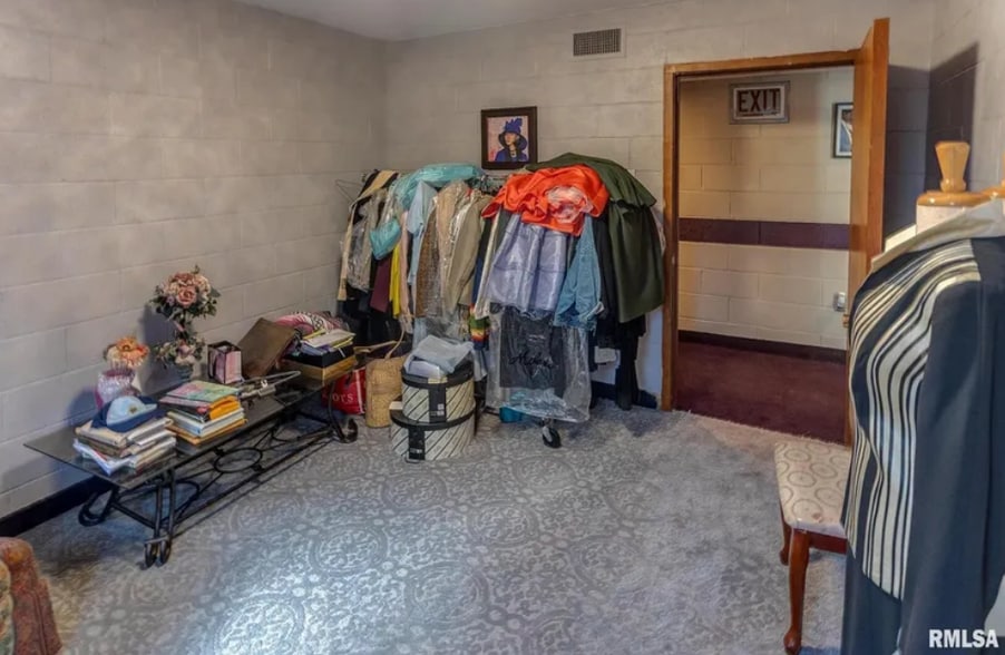 More Photos Of 104 N Pine St, Centralia Religious Facility For Sale