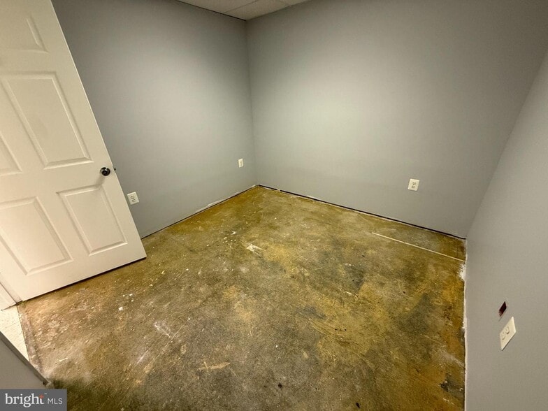 More Photos Of 225 Town Square Dr, Lusby Medical For Lease