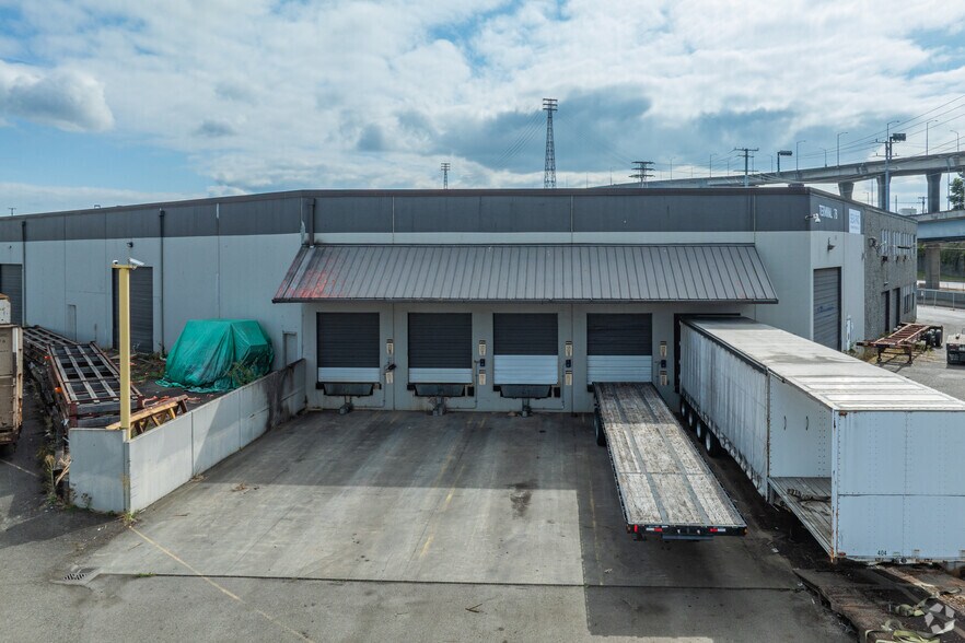 More Photos Of 3500-3546 W Marginal Way SW, Seattle Warehouse For Sale