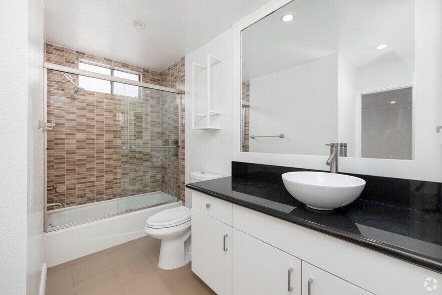 More Photos Of 6337 Primrose Ave, Los Angeles Apartments For Sale