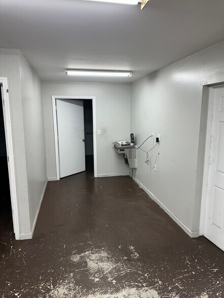 More Photos Of 716 Wesley Ave, Tarpon Springs Warehouse For Lease