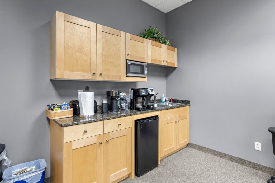 More Photos Of 700-710 Hamel Rd, Hamel Warehouse For Sale