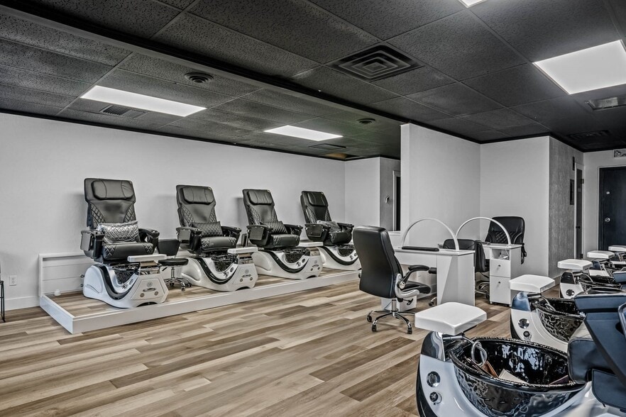 More Photos Of 1774 S Grant Ave, Springfield General Retail For Sale