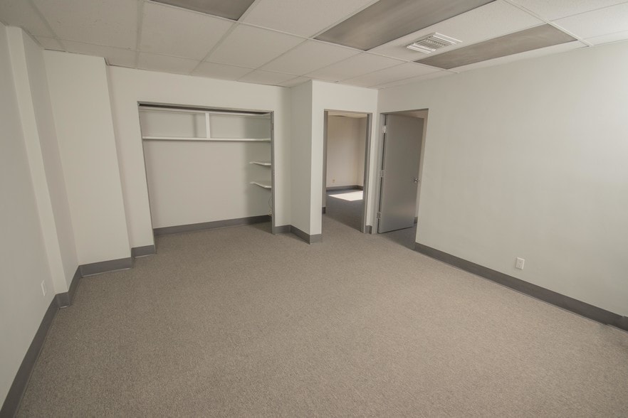 More Photos Of 4105 E Broadway, Long Beach Office For Lease