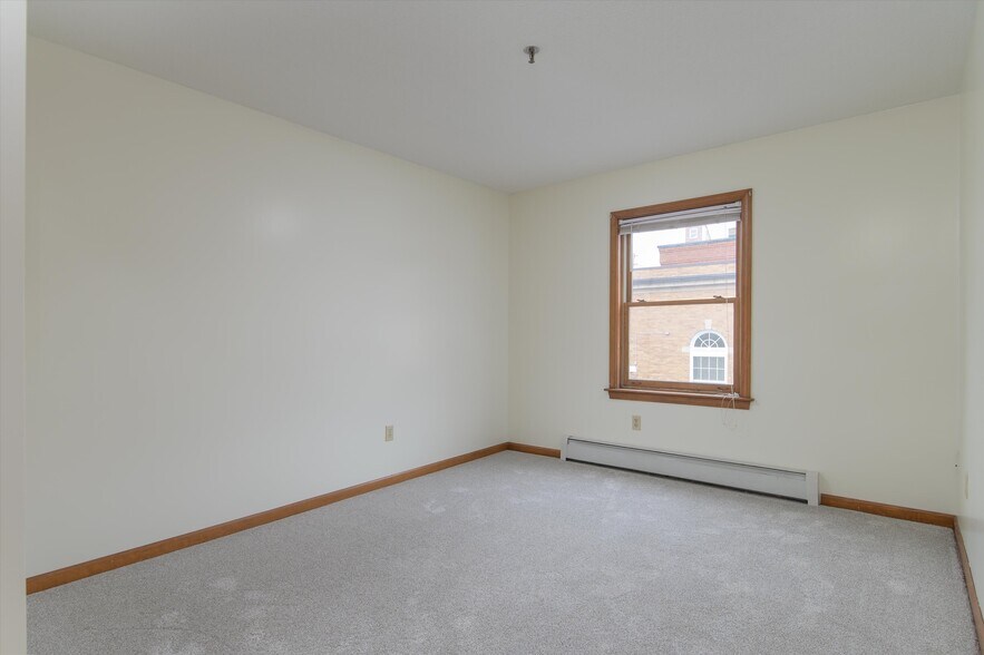 More Photos Of 156 Main St, Ludlow Office For Sale