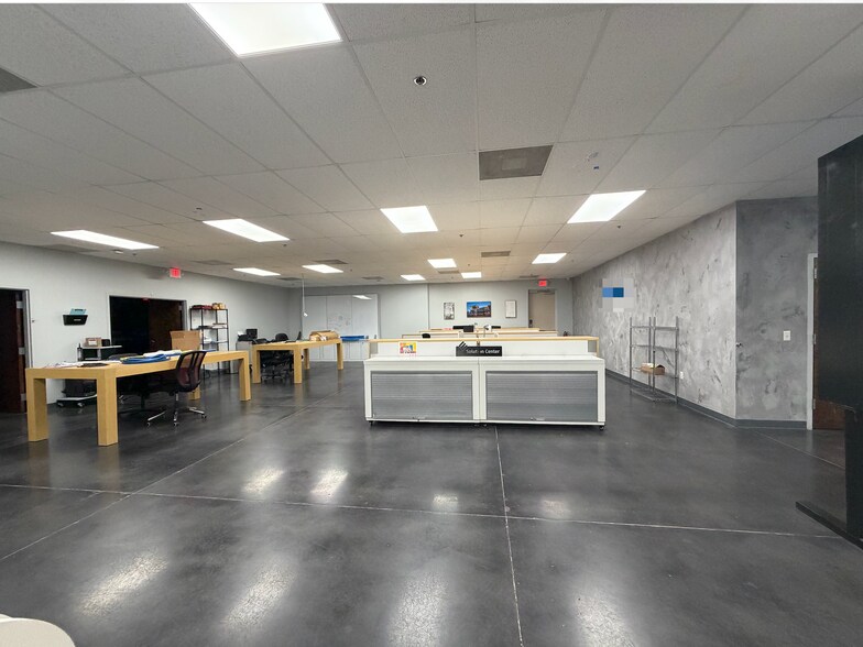 More Photos Of 8010 Sunport Dr, Orlando Light Distribution For Sale