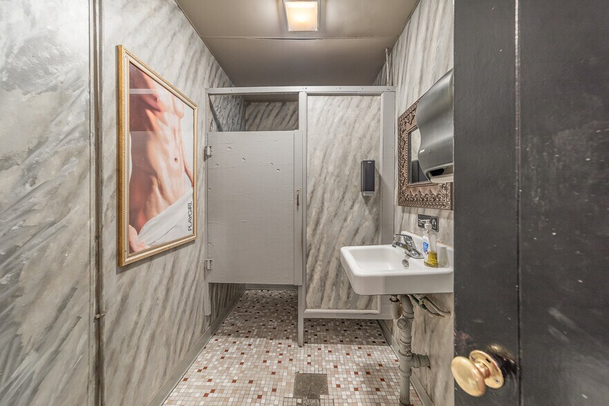 More Photos Of 1104 N Saginaw St, Saint Charles Bowling Alley For Sale