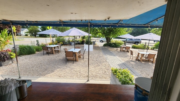 More Photos Of 302 Middle Rd, Blue Point Restaurant For Sale