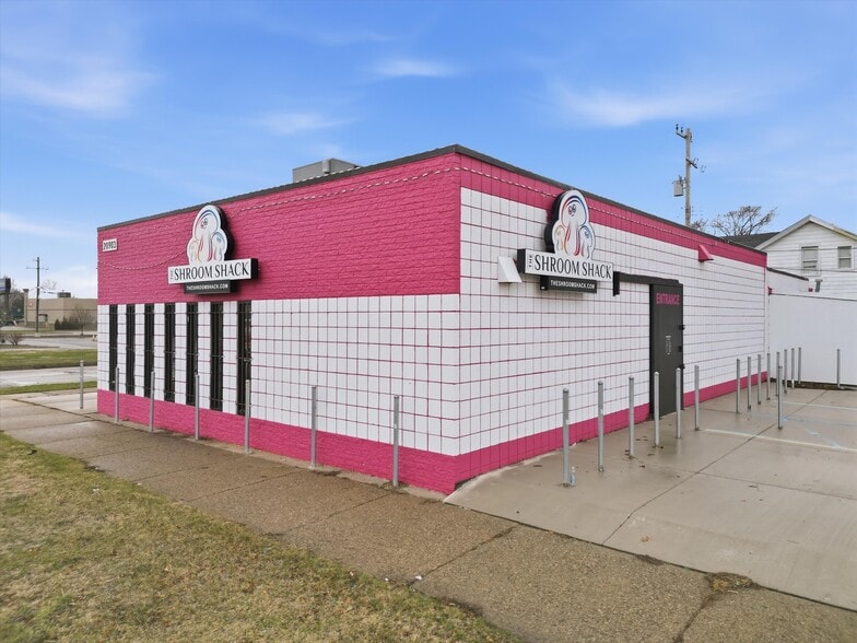More Photos Of 20903 Dequindre Rd, Hazel Park Warehouse For Lease