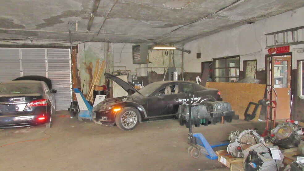 More Photos Of 1622-1628 W Passyunk Ave, Philadelphia Auto Repair For Sale