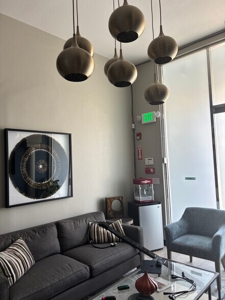 More Photos Of 10960 Ventura Blvd, Studio City Office For Lease