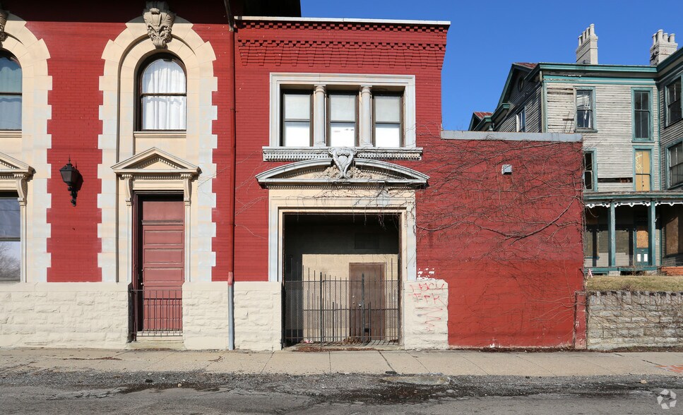 More Photos Of 1050 E McMillan St, Cincinnati Office For Sale