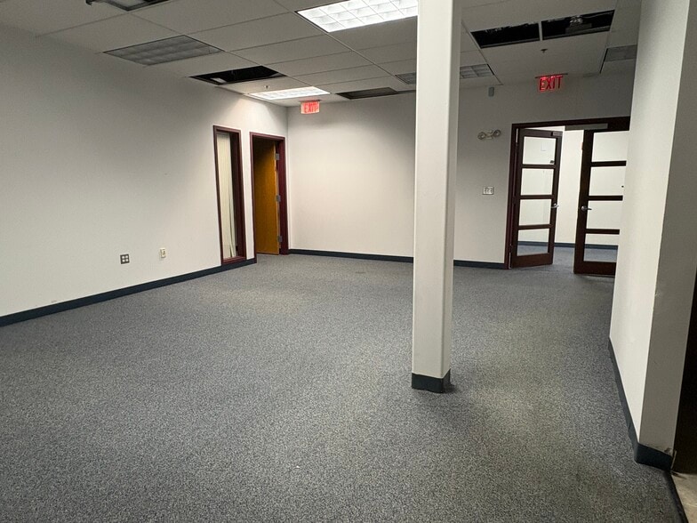 More Photos Of 201 Riverneck Rd, Chelmsford Office For Lease