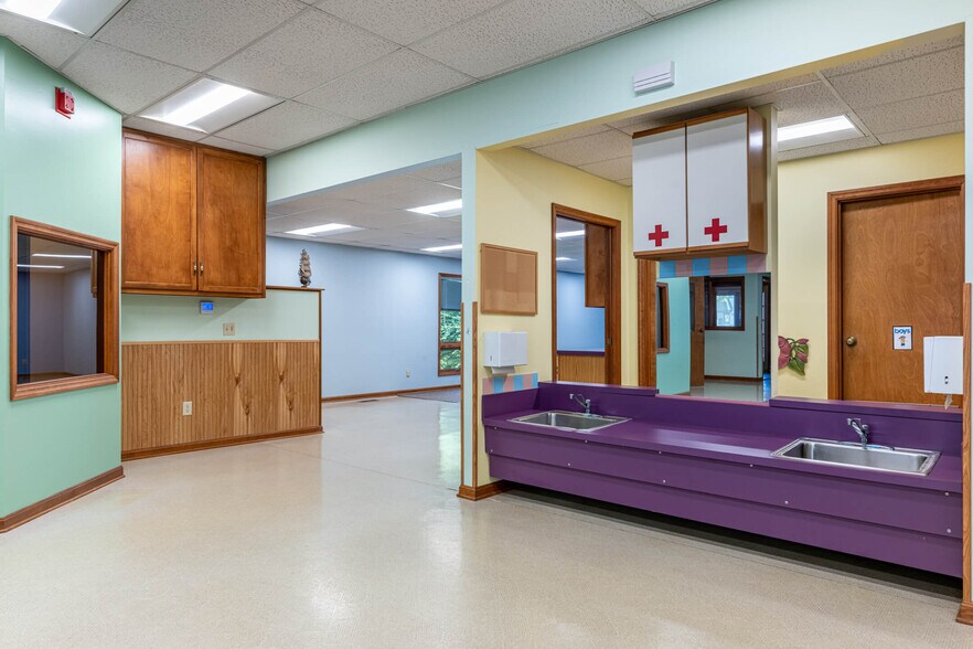 More Photos Of 71 Marco Ln, Washington Township Medical For Sale