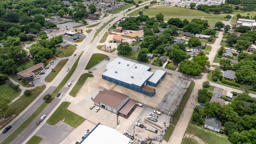 More Photos Of 1511 W Broadway St, Ardmore Auto Dealership For Sale