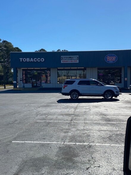 Primary Photo Of 1510 Live Oak St, Beaufort General Retail For Lease
