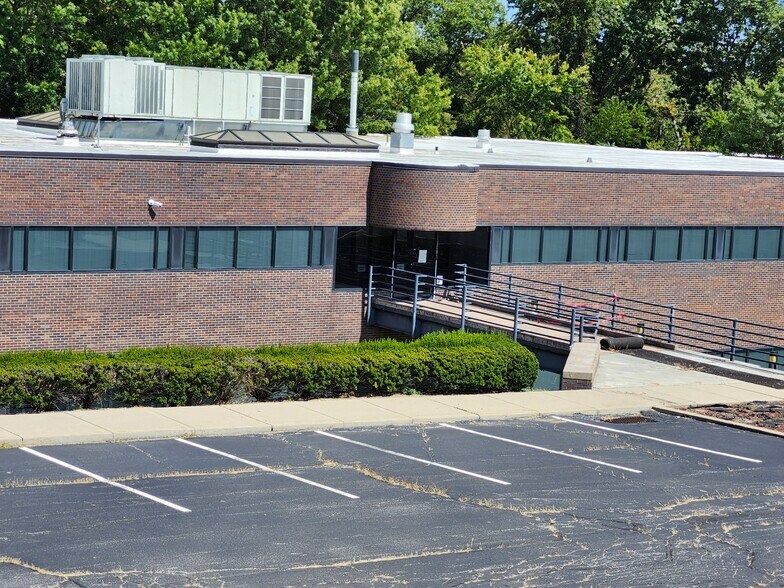 More Photos Of 250 Park West Dr, Pittsburgh Office For Sale