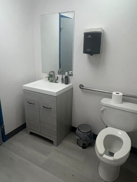 More Photos Of 171 Green Meadows Dr S, Lewis Center Office Residential For Sale