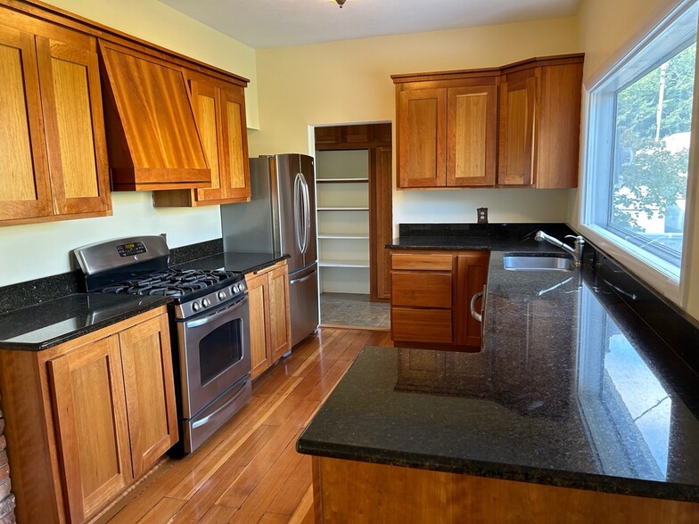 More Photos Of 214 Pioneer Pkwy West, Springfield Medical For Lease