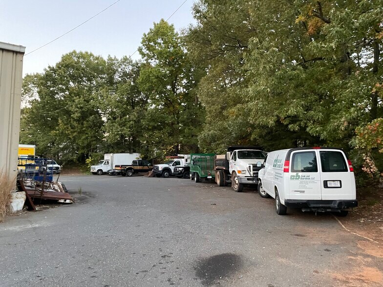 More Photos Of 700 Griffith Rd, Charlotte Service For Sale