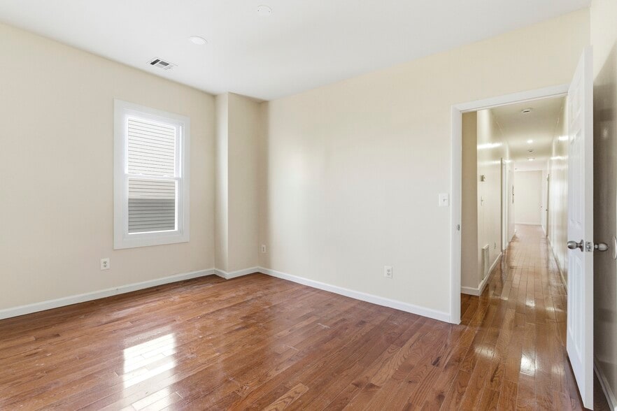 More Photos Of 265 S 8th St, Newark Apartments For Sale