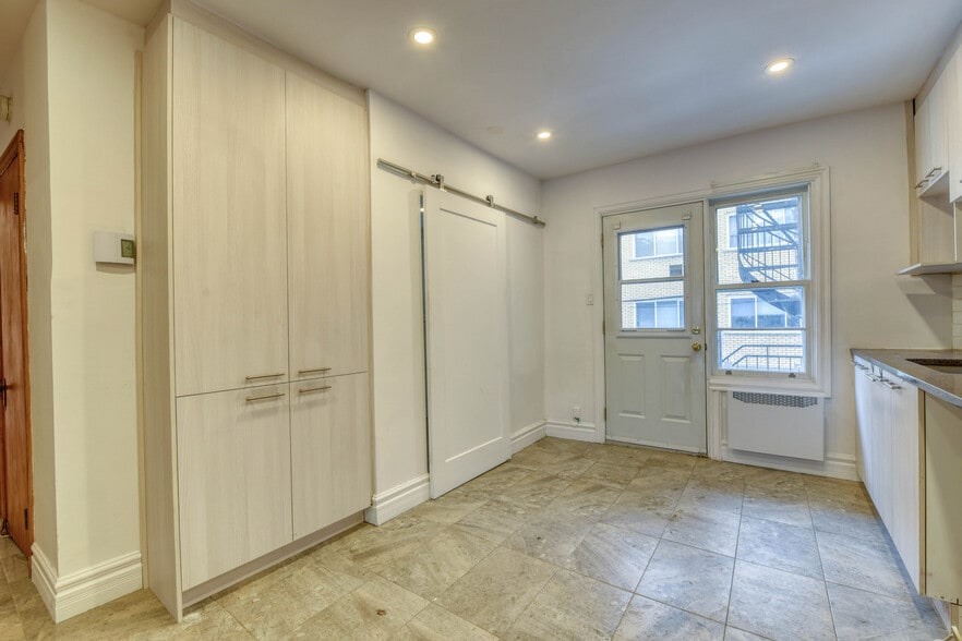 More Photos Of 2710 Rue Sherbrooke E, Montréal Apartments For Sale